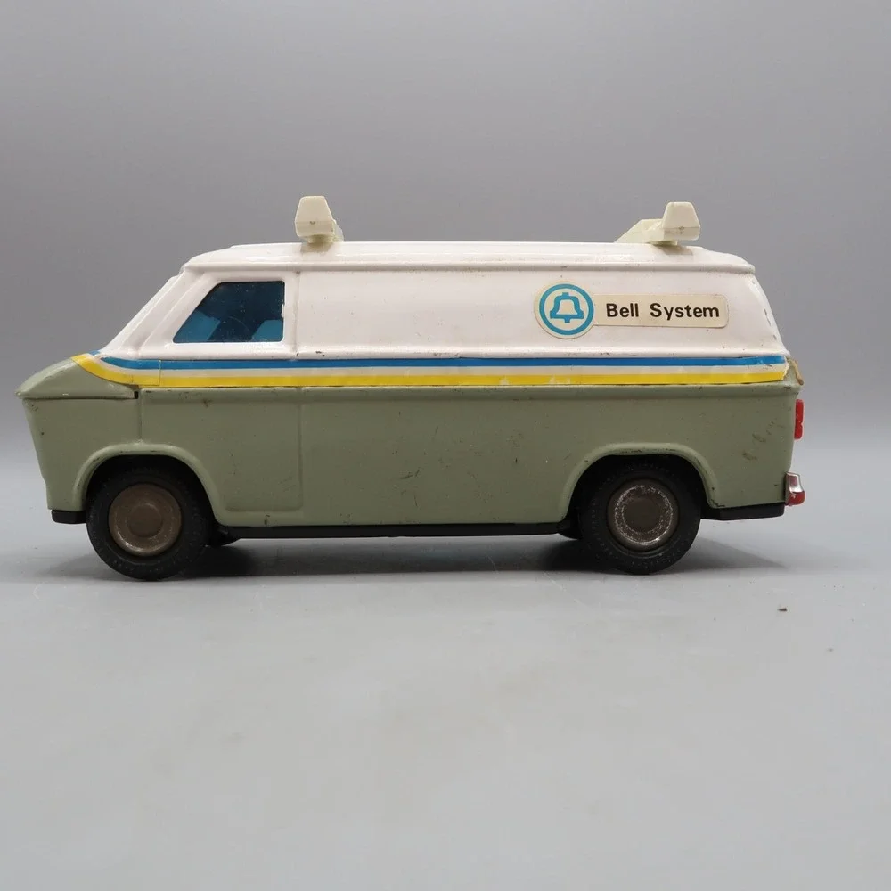 1988 ERTL BELL SYSTEM Pressed Steel Van Truck 1/24 Western Stamping Corp Bank